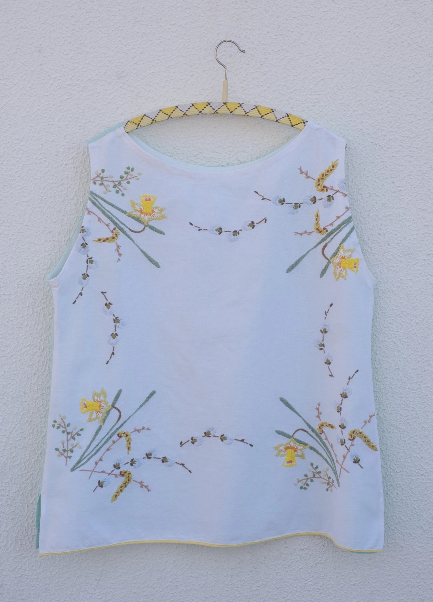 REVERSIBLE DAFFODIL FLORAL SLEEVELESS TOP